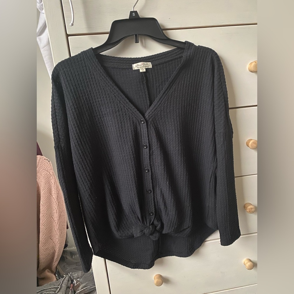 Ultra flirt black Small v neck thermal like